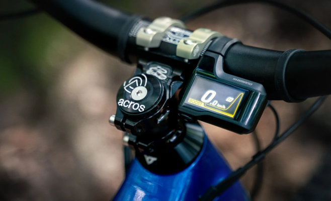 Detalle de la pantalla Shimano STEPS de la YT DECOY